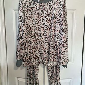 Joyspun Women's 2X Pink Leopard Print Lounge Set Long Sleeve Plus
